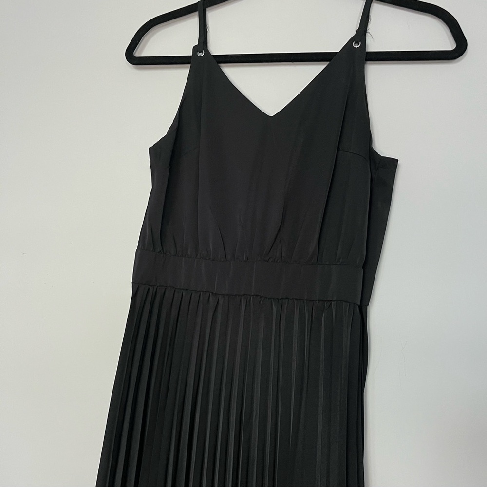 Elegant Black Pleated Midi Dress Size S Elegant & Classic - Picture 2 of 9